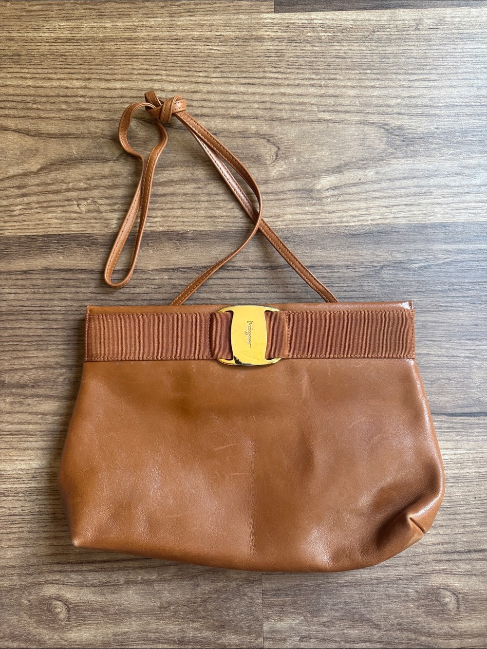 Vintage Salvatore Ferragamo Vara Brown Leather Shoulder Crossbody Bag D 21 0588